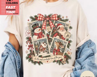 Maglietta Comfort Colors con francobolli natalizi vintage – Maglietta con Babbo Natale, pupazzo di neve e renna, maglietta retrò con francobolli natalizi