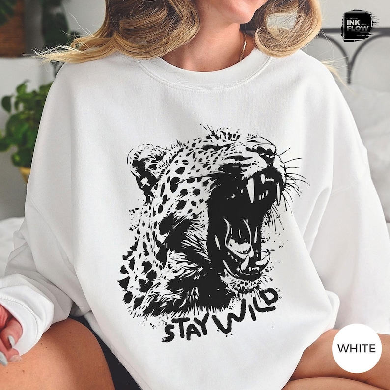 Sudadera Stay Wild, suéter de guepardo, sudadera con capucha Wild Tiger, cuello redondo de leopardo de moda, sudadera con capucha Outdoors Nature, camiseta Animals Lover, Lions Fierce imagen 2