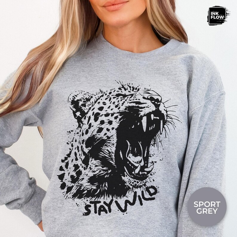 Sudadera Stay Wild, suéter de guepardo, sudadera con capucha Wild Tiger, cuello redondo de leopardo de moda, sudadera con capucha Outdoors Nature, camiseta Animals Lover, Lions Fierce imagen 3
