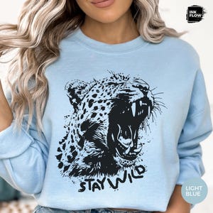 Sudadera Stay Wild, suéter de guepardo, sudadera con capucha Wild Tiger, cuello redondo de leopardo de moda, sudadera con capucha Outdoors Nature, camiseta Animals Lover, Lions Fierce imagen 5
