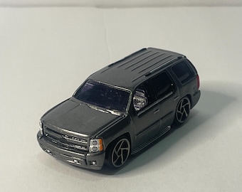 Custom Chevy Escalade Diecast Truck (1/64 Scale)
