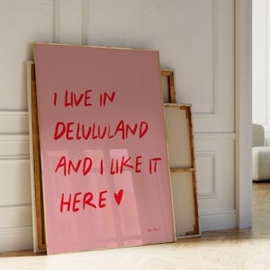 Bienvenido a Delululand Print, Arte de pared de moda, Póster de dormitorio universitario, Póster rosa de muy buen gusto, Arte de pared funky, Póster divertido femenino Y2k, Impresión de arte retro