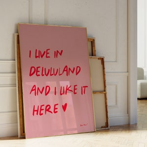 Bienvenido a Delululand Print, Arte de pared de moda, Póster de dormitorio universitario, Póster rosa de muy buen gusto, Arte de pared funky, Póster divertido femenino Y2k, Impresión de arte retro