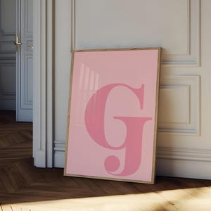 Cartaz da letra G, impressão de letras do alfabeto rosa, arte de parede com letras iniciais, decoração de dormitório moderno, decoração de berçário feminino, parede de galeria de quarto de adolescente
