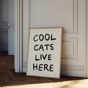 Cool Cats Live Here Wall Art, Poster di gatti retrò, Stampa di citazione alla moda, Stampa estetica amante dei gatti, Poster di gatti divertenti, Cat Lovers Club Wall Art