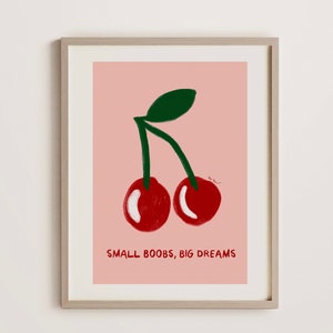K&ouml;nnte beinhalten: Ein rosa Hintergrund mit zwei roten Kirschen und einem gr&uuml;nen Stiel. Der Text "SMALL BOOBS, BIG DREAMS" steht unter den Kirschen.