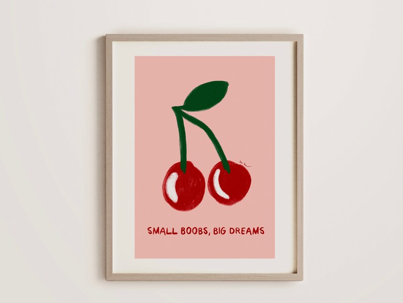 K&ouml;nnte beinhalten: Ein rosa Hintergrund mit zwei roten Kirschen und einem gr&uuml;nen Stiel. Der Text "SMALL BOOBS, BIG DREAMS" steht unter den Kirschen.