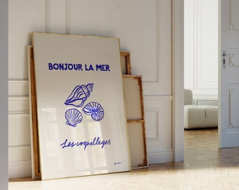 Peut inclure: Une affiche encadrée avec un fond blanc et du texte bleu qui dit "Bonjour La Mer" et "Les coquillages". L'affiche présente une illustration bleue de trois coquillages.