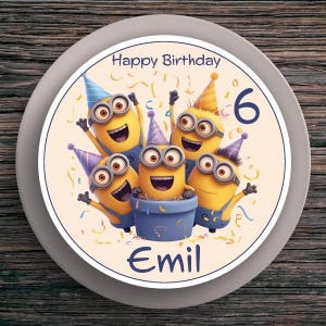 Cake Topper Compleanno Minions #7 – Decorazione magica per torte per compleanni dei bambini Nome e numero (20 cm) Carta fondente