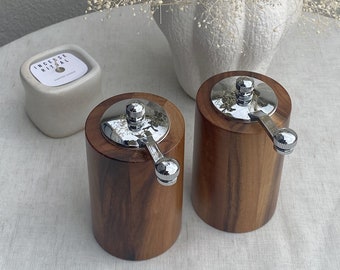 Macina sale o pepe in legno di noce - Elemento essenziale per la cucina realizzato a mano