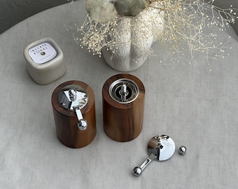 Macina sale e pepe in legno di noce per la cucina