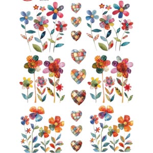 Op de afbeelding: Een set kleurrijke patchwork bloemen- en hart stickers. De bloemen hebben een verscheidenheid aan kleuren en patronen, waaronder rood, geel, blauw, groen en paars. De harten zijn allemaal rood en wit met een patchwork patroon.