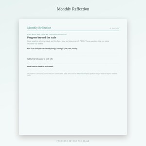 K&ouml;nnte beinhalten: Ein wei&szlig;es Arbeitsblatt zur monatlichen Reflexion mit dem Titel Progress beyond the scale, das Abschnitte f&uuml;r Ver&auml;nderungen abseits der Waage, Gewohnheiten und Fokusbereiche enth&auml;lt. Mit Text zu PCOS und einem medizinischen Hinweis.