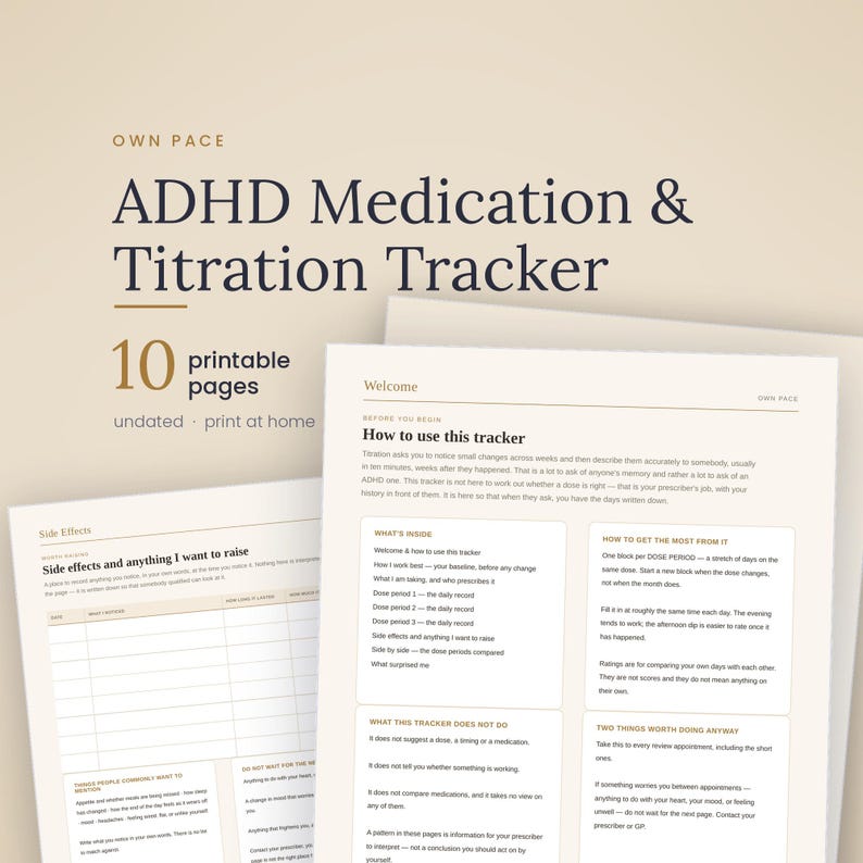 K&ouml;nnte beinhalten: Ein Set aus 10 druckbaren ADHD Medication & Titration Tracker Seiten auf hellbeigem Hintergrund. Das Dokument enth&auml;lt eine Willkommensseite mit Anweisungen zur Nutzung des Trackers sowie ein Protokoll f&uuml;r Nebenwirkungen mit Spalten f&uuml;r Datum.