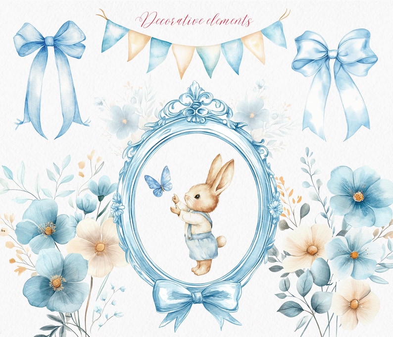 Pu&ograve; includere: Illustrazione ad acquerello di un coniglio blu con una farfalla, circondato da fiori blu e bianchi. Il coniglio indossa un abito blu e bianco e tiene un fiocco blu. L'illustrazione &egrave; incorniciata in una cornice blu e oro.