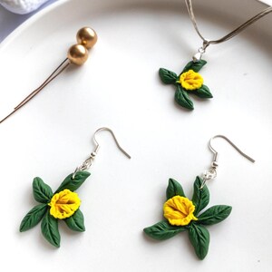 Yellow Floral Jewelry Set – Handmade Polymer Clay Necklace & Earrings – Lightweight Hypoallergenic Gift for Her – Free Shipping