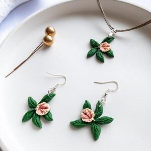 Cream Flower Jewelry Set – Handmade Polymer Clay Necklace & Earrings – 925 Silver Hooks – Hypoallergenic Lightweight Gift – Free Shipping
