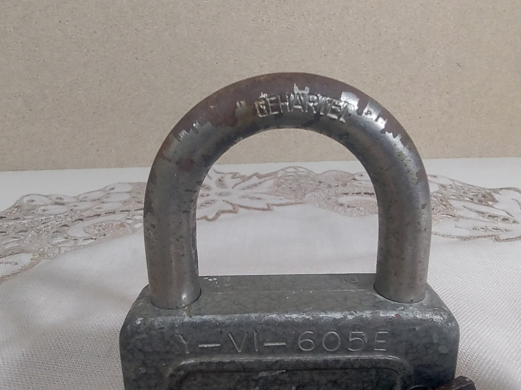 1970 年代のヴィンテージドイツ製南京錠 - 鍵付き南京錠 - 大型金属製