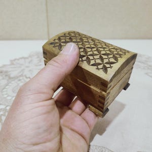 Vintage Holz Schmuckschatulle - Handgeschnitzte Box - Alte Schmuckschatulle - Box für persönliche Gegenstände - Perfektes Geschenk für Sie