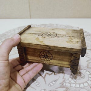 Vintage Holz Schmuckschatulle - Handgeschnitzte Box - Retro Schmuck Organizer - Box für persönliche Gegenstände - Perfektes Geschenk für Sie