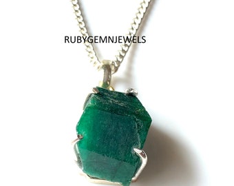 Smaragd Halskette, Rohedelstein-Halskette, Sterlingsilber-Anhänger, natürlicher Smaragd, handgemachte Silberkette Einzigartiges Geschenk für sie