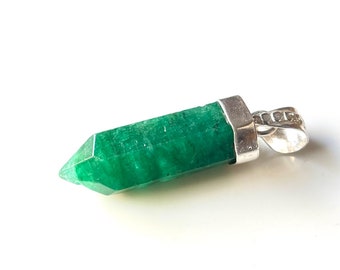Naturlig smaragdpolerad hänge, 925 silver, pennformad halsband, designerhänge, kristallläkning, födelsedagssmycken, unik present,