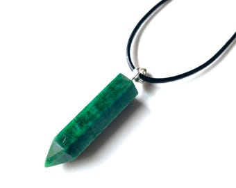 Naturligt smaragdhänge, pennformat hängehalsband, designerhänge, kristallhelande, födelsedagssmycken, unik present, present till kvinnor
