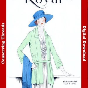 Op de afbeelding: Een vintage tijdschriftomslag getiteld Le Costume Royal July 1921 met een illustratie van een persoon met een blauwe hoed, een lichtgroen jasje met ceintuur en een witte jurk met een ruches halslijn, die een blauwe sjaal met franjes vasthoudt.