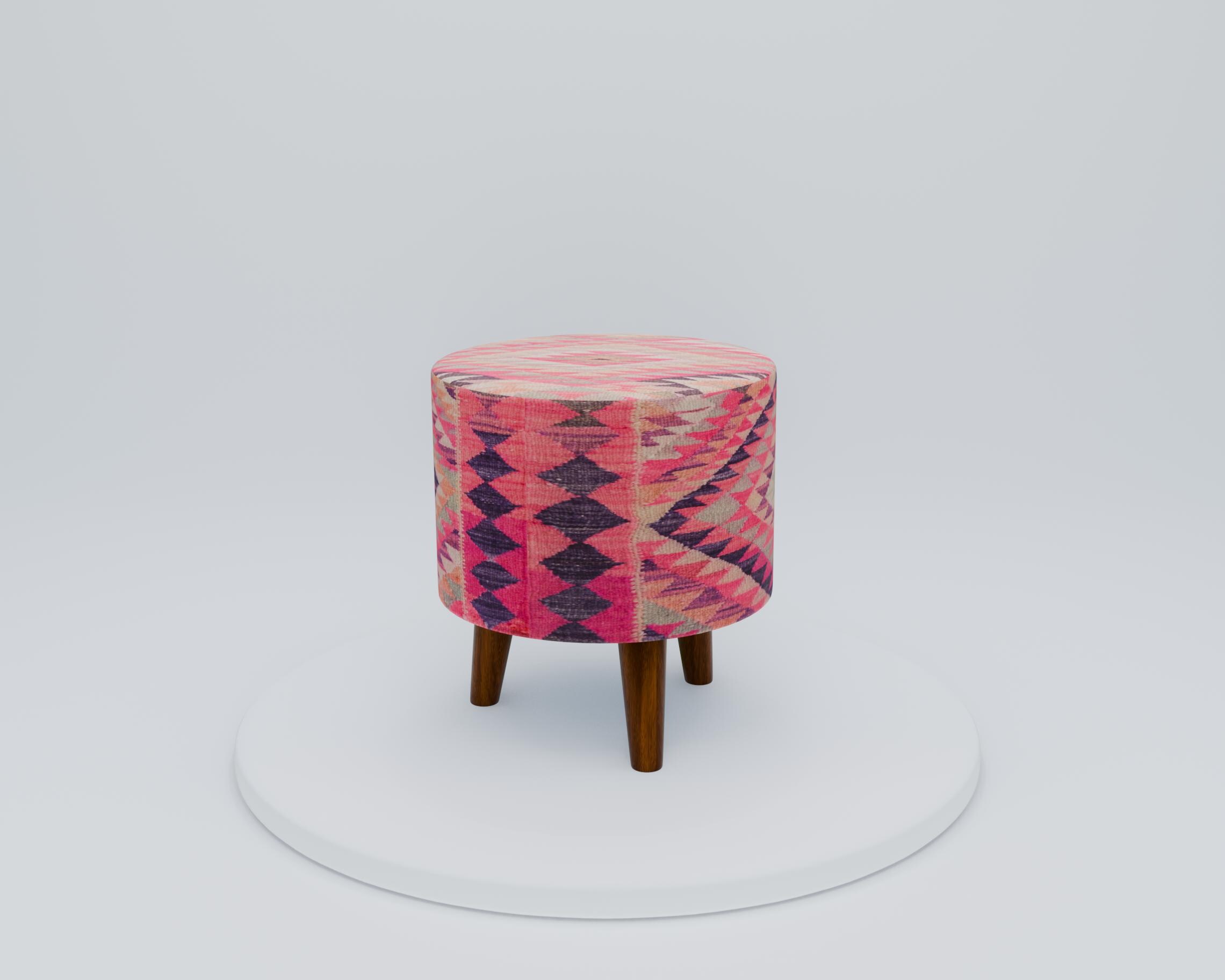 ピンクの装飾フットスツール、エスニックデザインラグ、オスマン