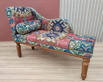 Boho Kilim Chaise Lounge – Handmade Turkish Style Relaxing Sofa, Vintage-Inspired Upholstered Bench, Ethnic Lounge Furniture