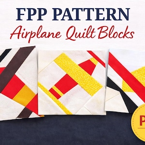 Può includere: Tre blocchi di trapunte quadrati con disegni di aeroplani. I blocchi presentano forme geometriche rosse, gialle, nere e marroni su sfondo bianco. Il testo in alto recita "FPP PATTERN Airplane Quilt Blocks". Un cerchio giallo con "PDF" è in basso a destra.