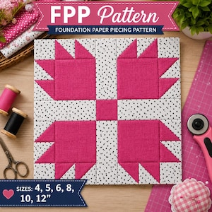 Könnte beinhalten: Ein Foundation-Paper-Piecing-Schnittmuster mit einem Bärenpfoten-Quiltblock-Design in Pink und Weiß mit schwarzen Sprenkeln. Der Text lautet FPP Pattern, Foundation Paper Piecing Pattern und Sizes: 4, 5, 6, 8, 10, 12 inches.