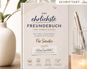Pode incluir: Um livro de capa dura intitulado DAS ehrlichste FREUNDEBUCH FÜR ERWACHSENE com capa creme, texto azul e dourado, uma nota de papel com o texto #WasZurHölle? DIE WAHRHEIT ÜBER DICH & MICH e ícones de perguntas e fotografias.