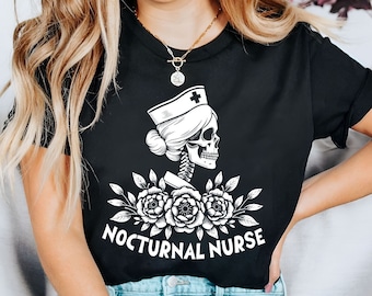 夜勤ナースTシャツ | ゴシックナースTシャツ | スケルトンRNシャツ | 夜勤ナースシャツ | 看護卒業生へのギフト | ヘルスケアナースシャツ