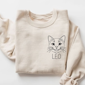 Personalized Siamese Cat Sweatshirt | Custom Cat Crewneck | Cat Dad & Mom Gift | Siamese Lover Sweater | Siamese Cat Mom | Siamese Cat Gifts
