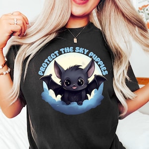 Protect the Sky Welpen Shirt, Fledermaus Conservation Awareness Shirt, Fledermaus Liebhaber, süßes Fledermaus Shirt, Geschenke für Naturliebhaber, Naturliebhaber Shirt