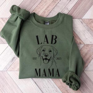 Custom Lab Mama Sweatshirt, Labrador Retriever Mom Sweatshirt, Custom Dog Lover Gift, Labrador Mom Gift, Lab Dog Sweatshirt, Labrador Gifts