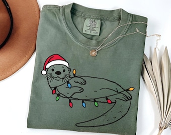Comfort Colors Otter Christmas T-Shirt | Cute Sea Animal Tee | Xmas Otter Shirt | Otters Santa Shirt | Otter Lover Gift | Christmas Otter