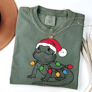 Kerst-T-shirt met baardagaam Comfort Colors | Leuk reptiel vakantieshirt | Beardie-kerstshirt | Cadeau reptielenliefhebber | T-shirt kersthagedis