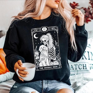 Sweat-shirt pour maman Goldendoodle squelette | Sweat-shirt Halloween pour chien à motif griffonnage | Cadeau pour maman Goldendoodle | Cadeau griffonnage pour amoureux des chiens