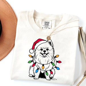 Pomeranian-tröja för jul | Hundtröja för jultomten | Festlig Pom-gåva | Pomeranian-älskare-gåva | Pomeranian-tröja för högtider | Söt Pomeranian-tröja bild 2