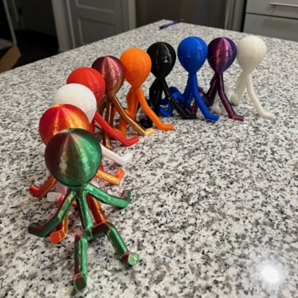 Alien Handyständer 3D gedruckt mit Nachleuchtoption