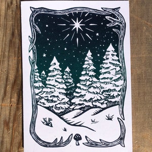 Oryginalna świąteczna karta w linorycie - Zimowa noc z iglakami - Kartka świąteczna - Karta przesilenia - Biały karton - 5" x 7" Pusty, z kopertą