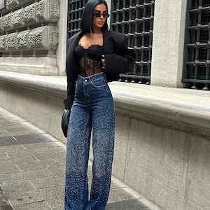 ジャン・ファム・パラッツォ。 Dark Bleu – Pantalon Taille Haute avec Strass Faits Main – エレガントでブリリアントなスタイル