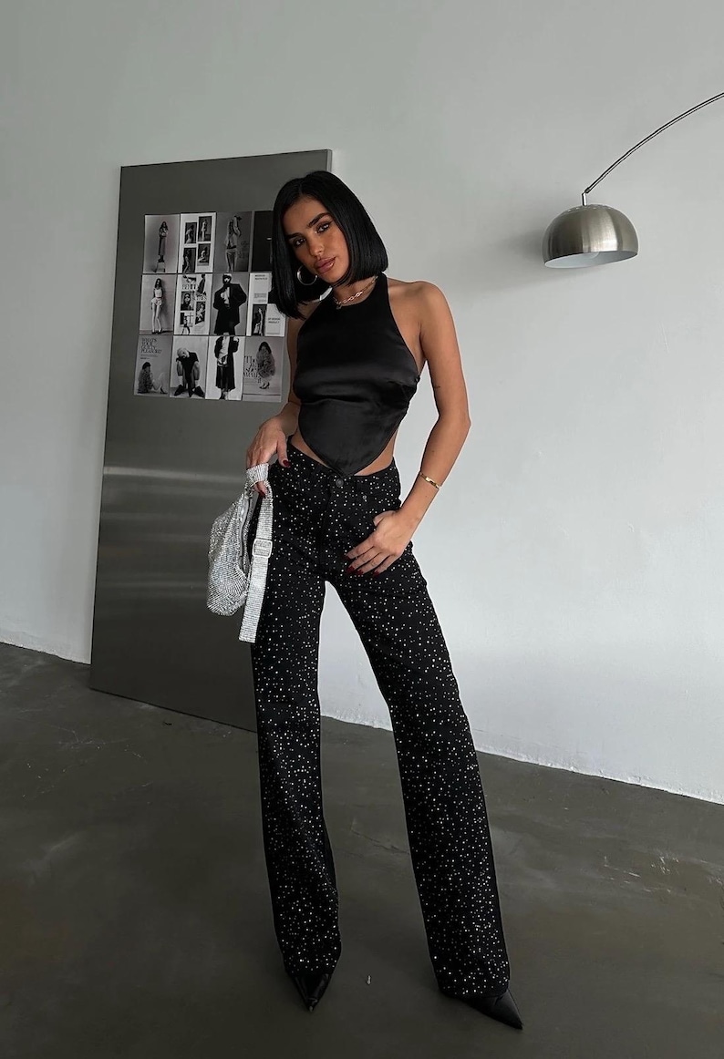 Product Description
Sample Size: S (Height: 167 cm - Weight: 52 kg)
Product Content: Denim