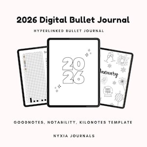 Può includere: Tre tablet digitali che mostrano un bullet journal digitale del 2026. Il tablet centrale mostra i numeri "2026" con accenti a stella. Gli altri tablet mostrano una griglia e una pagina "Gennaio" con grafica di Capodanno. Il testo include "Hyperlinked Bullet Journal" e "Goodnotes, Notability, Kilonotes Template."