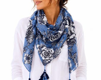Women's scarf, shawl, square headscarf, cotton, gift for her, hair scarf, fashion and trend 2026