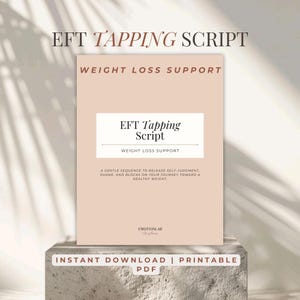 Könnte beinhalten: Ein hellrosa Broschüre mit dem Titel "EFT Tapping Script" und dem Untertitel "Weight Loss Support". Das Cover zeigt den Titel in einer stilisierten Schriftart. Der untere Teil der Broschüre lautet "Instant Download | Printable PDF."
