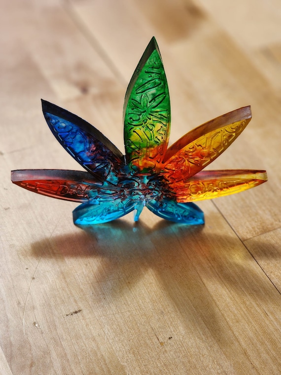 Handcrafted Resin 420 leaf Coasters – Perfect for anyone, this unique stoner gift blends style & function, making a standout 420- accessory!