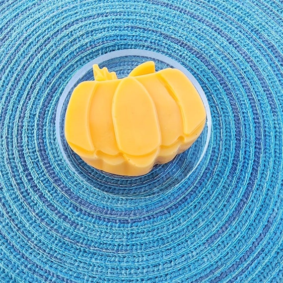 Handmade Pumpkin Soap – Ideal for Thanksgiving and fall decorations, this charming soap adds a festive touch to your seasonal room decor!